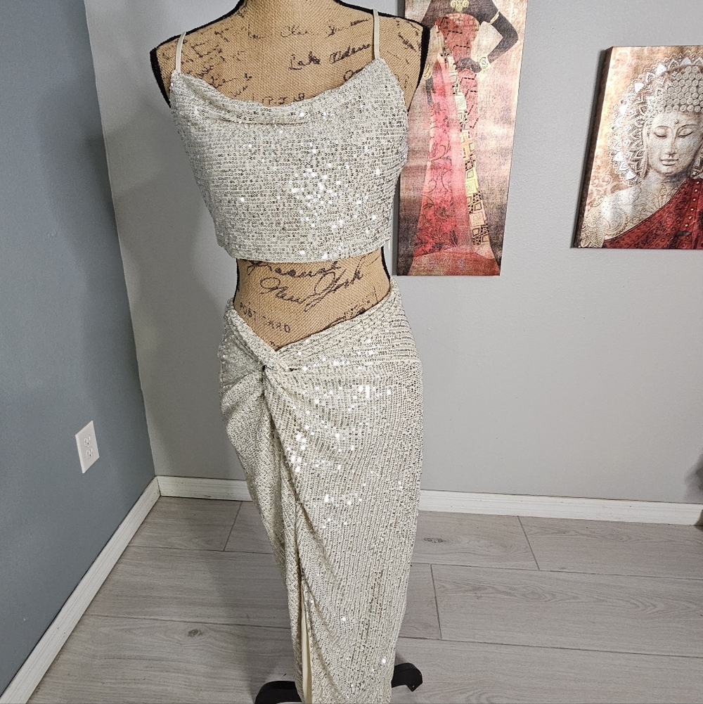 Elegant Sequin Crop Top and Skirt Set